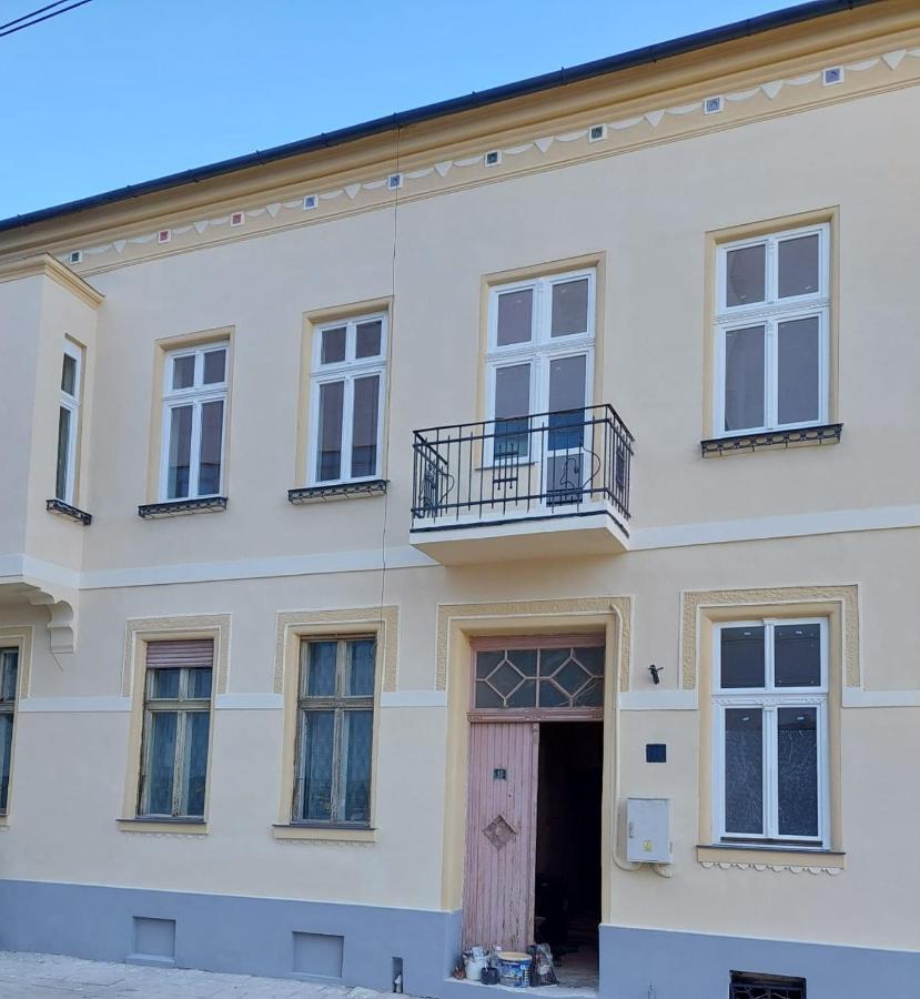 Ara Modern Apartament Apartment Oradea Exterior foto